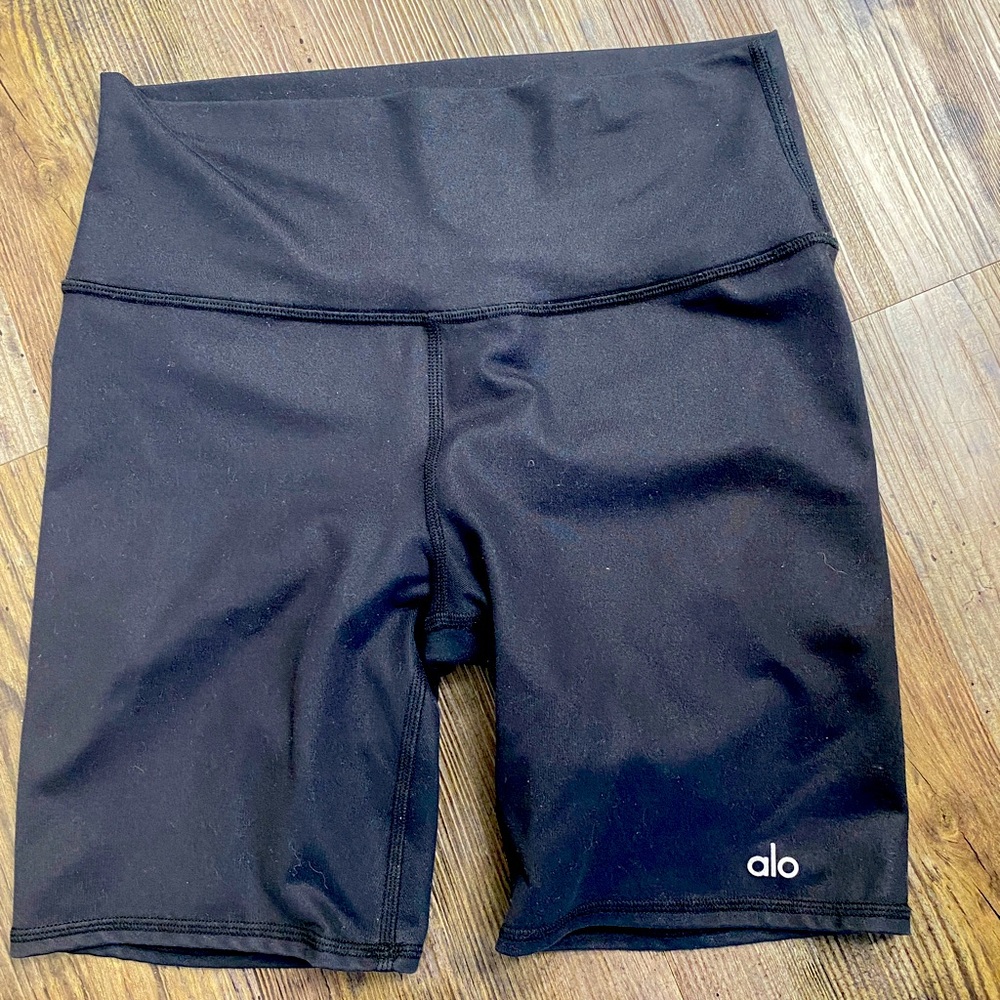 Alo ultra high waist biker shorts 🖤